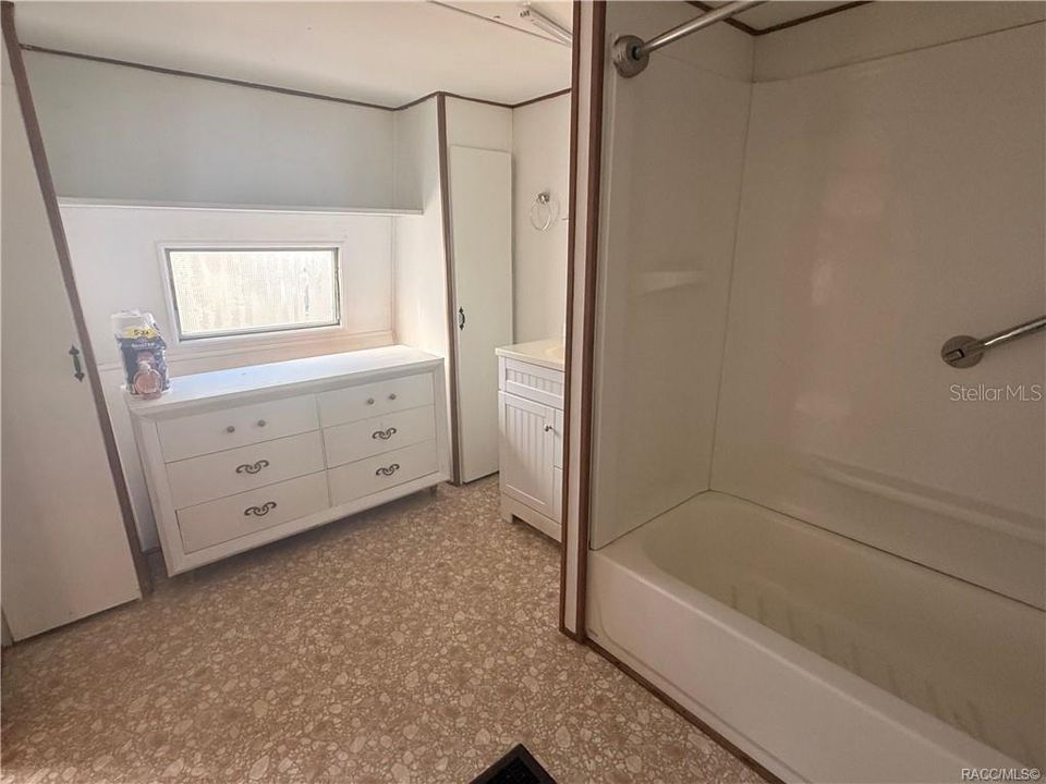 На продажу: $49,900 (1 спален, 1 ванн, 576 Квадратных фут)