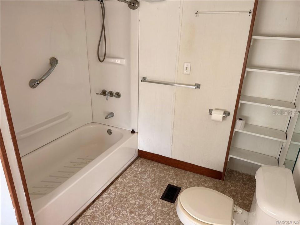 На продажу: $49,900 (1 спален, 1 ванн, 576 Квадратных фут)