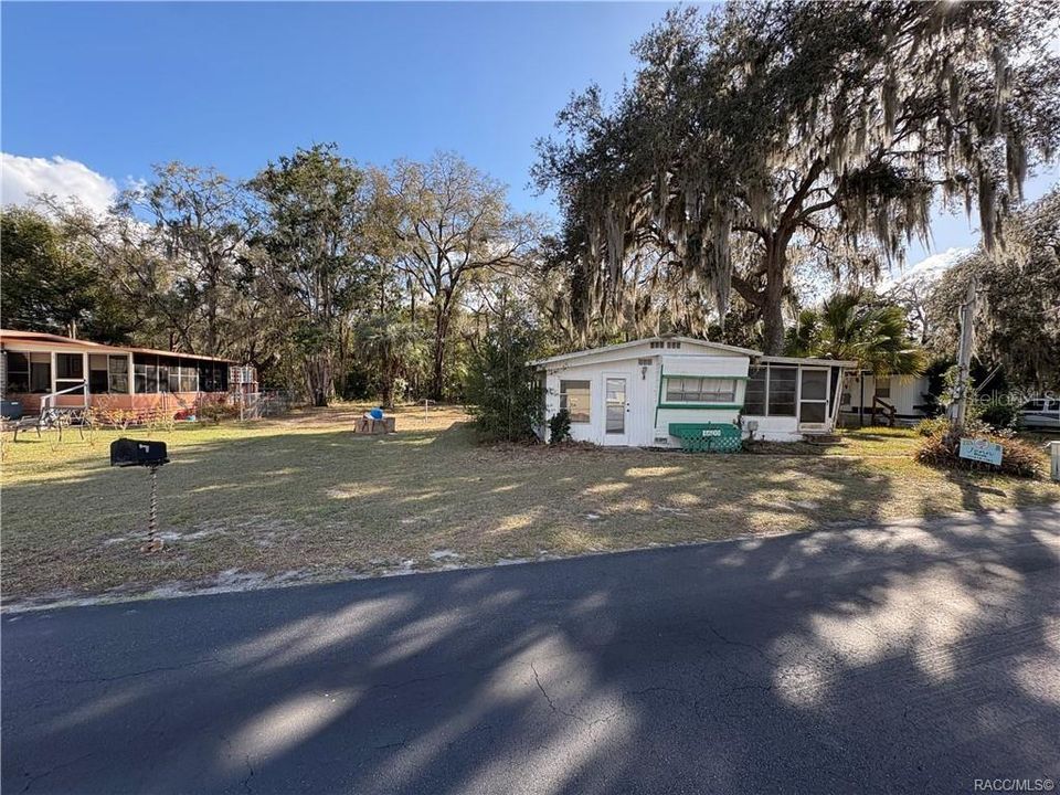 На продажу: $49,900 (1 спален, 1 ванн, 576 Квадратных фут)