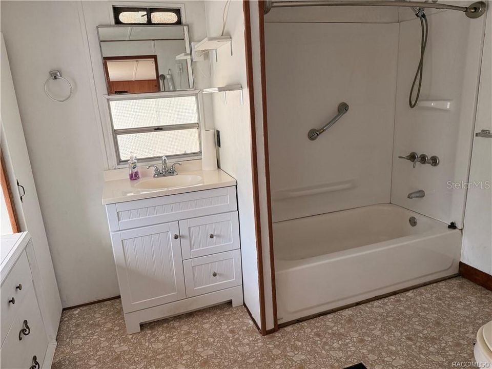 На продажу: $49,900 (1 спален, 1 ванн, 576 Квадратных фут)