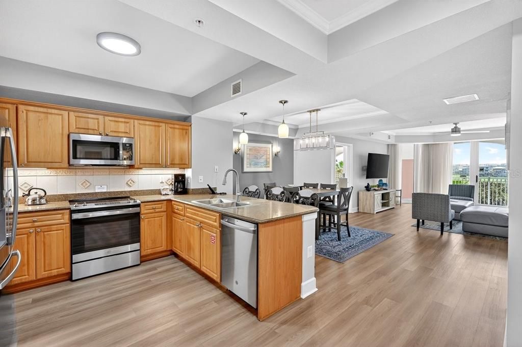 For Sale: $729,000 (3 beds, 3 baths, 1676 Square Feet)