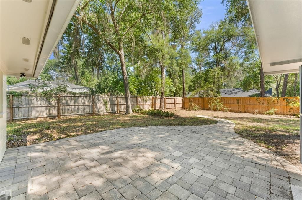 Под контрактом: $450,000 (4 спален, 2 ванн, 2108 Квадратных фут)