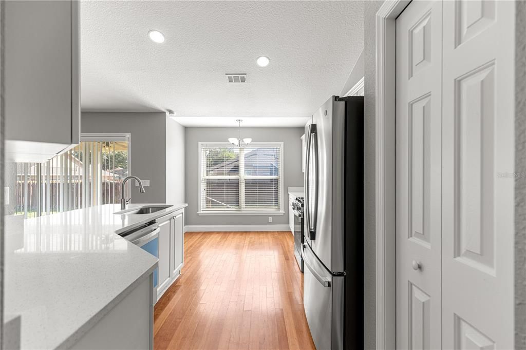 En Venta: $424,900 (4 camas, 2 baños, 2024 Pies cuadrados)