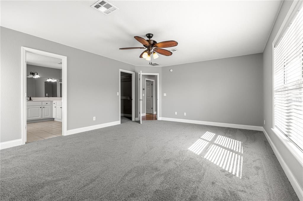 En Venta: $424,900 (4 camas, 2 baños, 2024 Pies cuadrados)