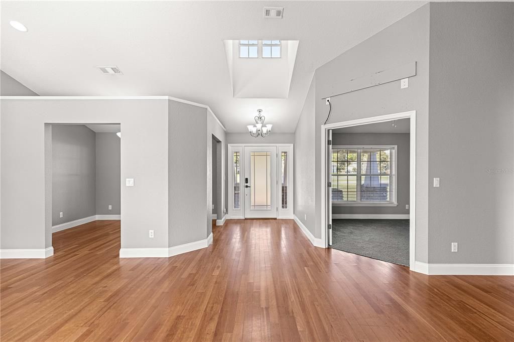 En Venta: $424,900 (4 camas, 2 baños, 2024 Pies cuadrados)