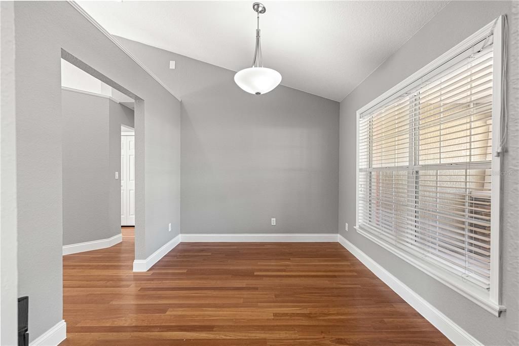 En Venta: $424,900 (4 camas, 2 baños, 2024 Pies cuadrados)