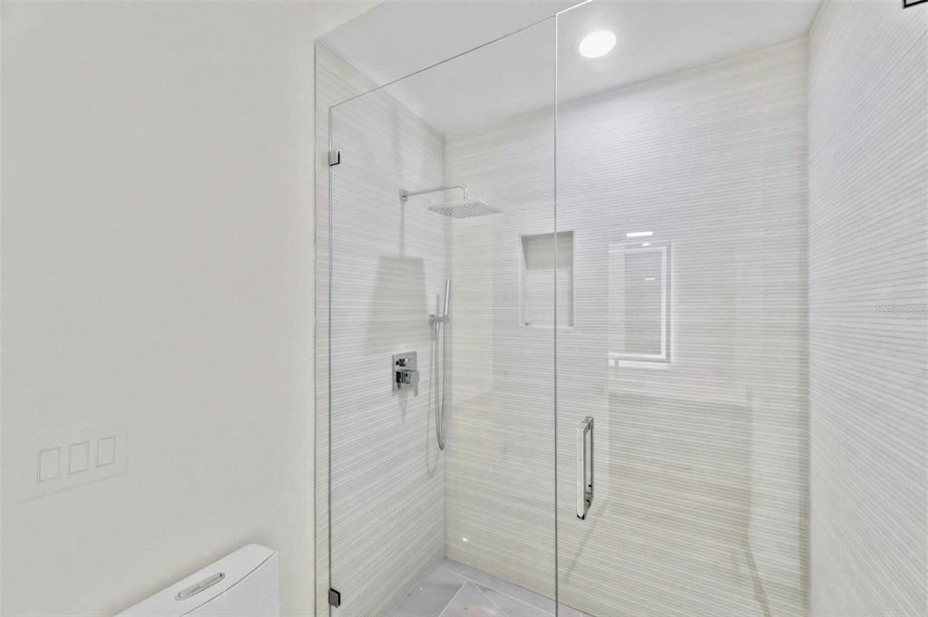 На продажу: $1,100,000 (4 спален, 5 ванн, 3111 Квадратных фут)