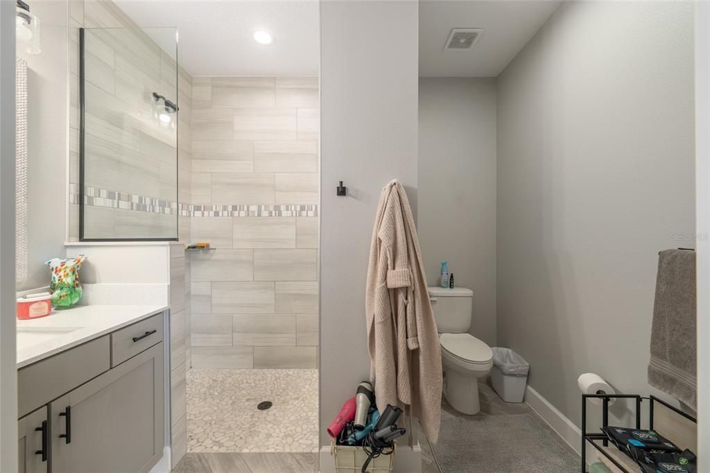 En Venta: $1,100,000 (5 camas, 4 baños, 3129 Pies cuadrados)
