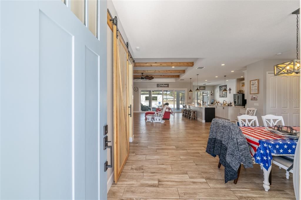En Venta: $1,100,000 (5 camas, 4 baños, 3129 Pies cuadrados)