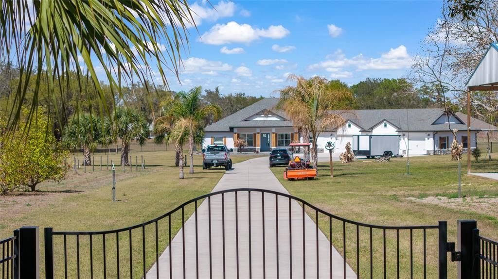 En Venta: $1,100,000 (5 camas, 4 baños, 3129 Pies cuadrados)