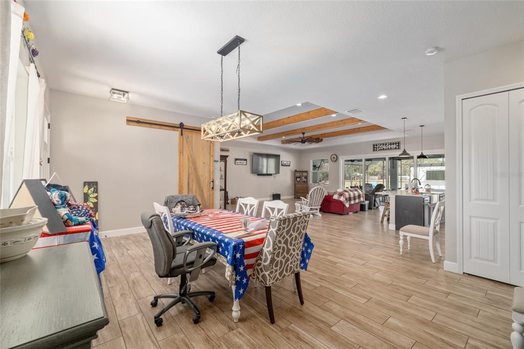 En Venta: $1,100,000 (5 camas, 4 baños, 3129 Pies cuadrados)