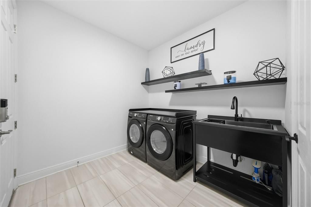 En Venta: $998,000 (5 camas, 4 baños, 3531 Pies cuadrados)