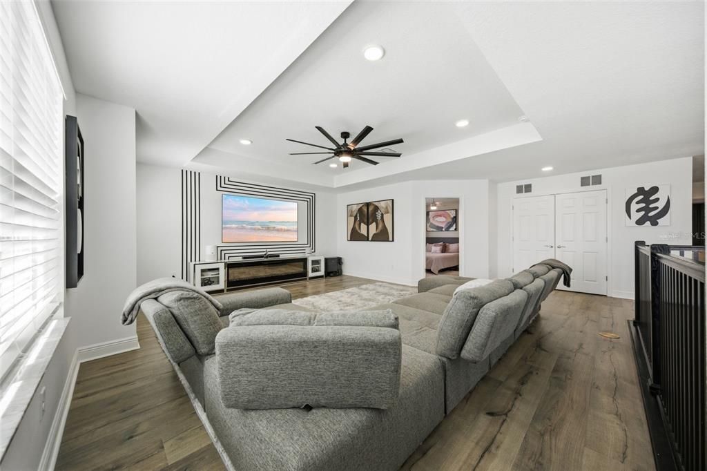 En Venta: $998,000 (5 camas, 4 baños, 3531 Pies cuadrados)