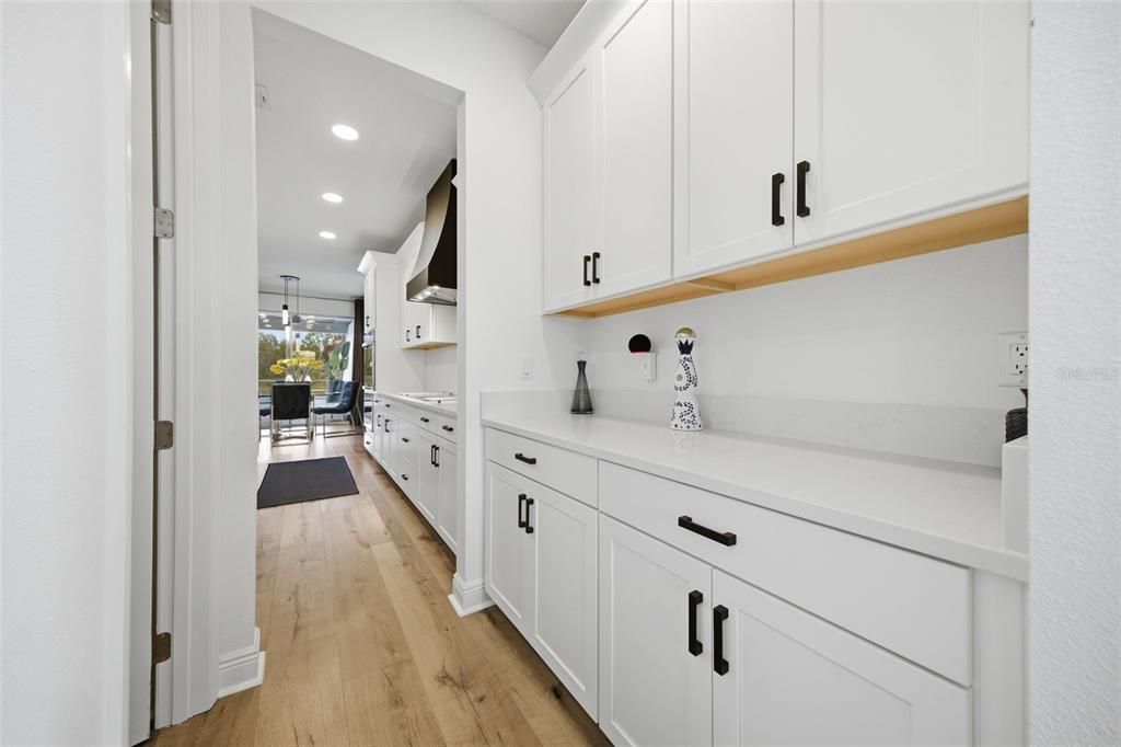 En Venta: $998,000 (5 camas, 4 baños, 3531 Pies cuadrados)