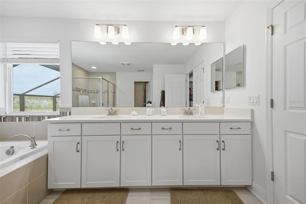 En Venta: $998,000 (5 camas, 4 baños, 3531 Pies cuadrados)
