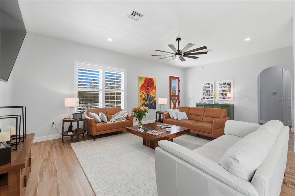 En Venta: $549,900 (2 camas, 2 baños, 1672 Pies cuadrados)