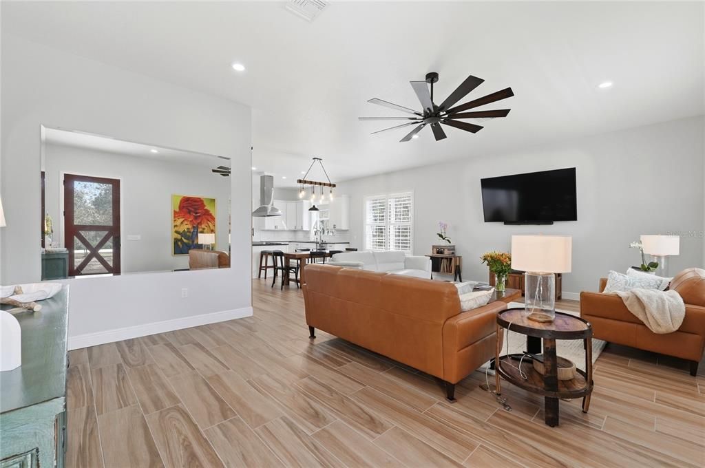 En Venta: $549,900 (2 camas, 2 baños, 1672 Pies cuadrados)