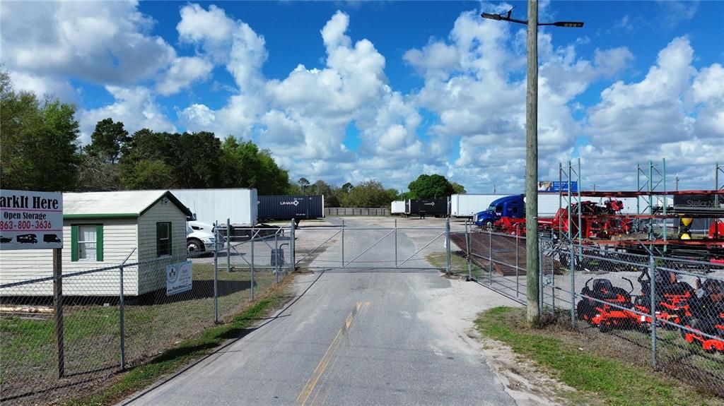 Недавно продано: $1,400,000 (3.96 acres)