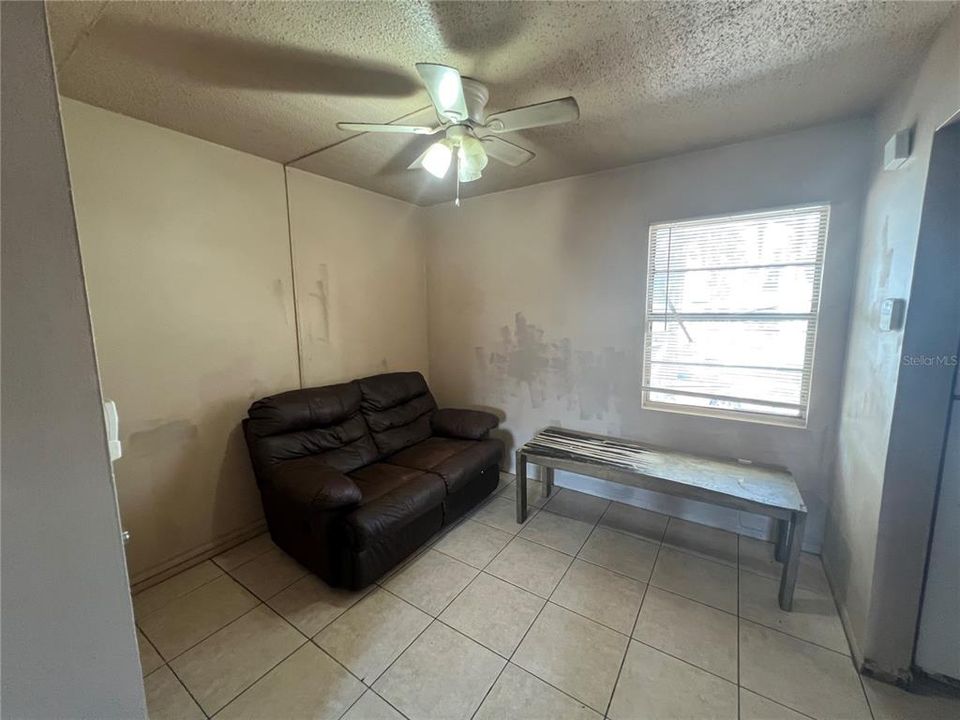 For Sale: $71,000 (4 beds, 1 baths, 972 Square Feet)