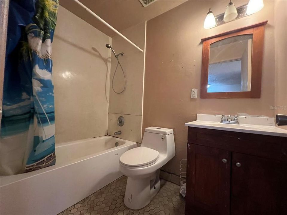 For Sale: $71,000 (4 beds, 1 baths, 972 Square Feet)