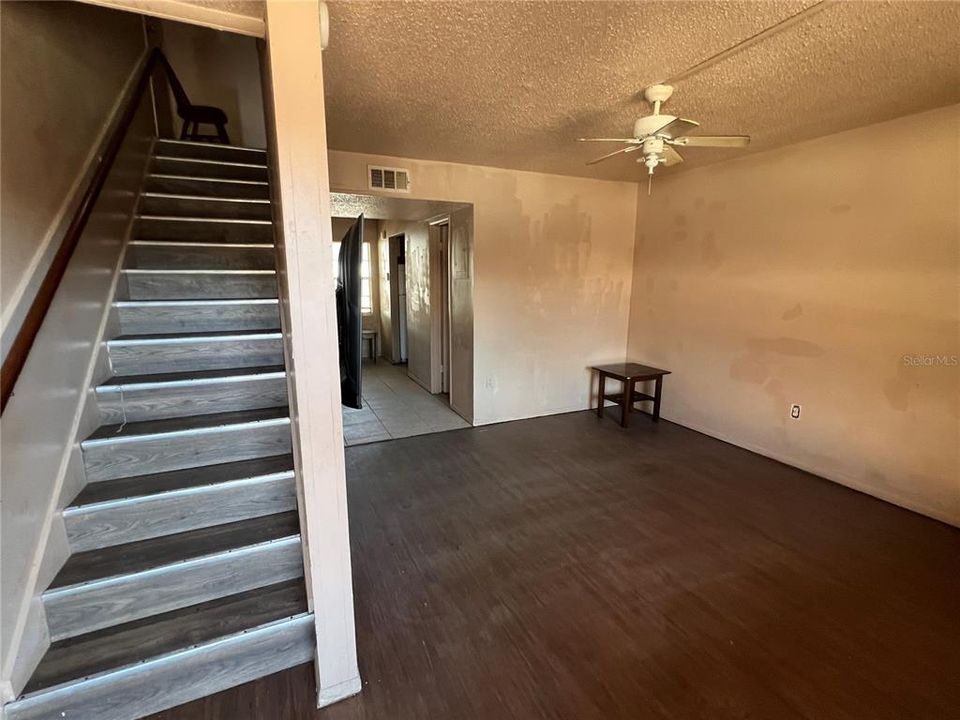 For Sale: $71,000 (4 beds, 1 baths, 972 Square Feet)