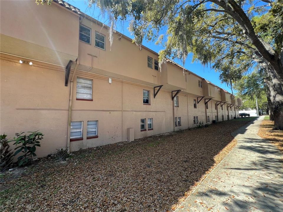 For Sale: $71,000 (4 beds, 1 baths, 972 Square Feet)