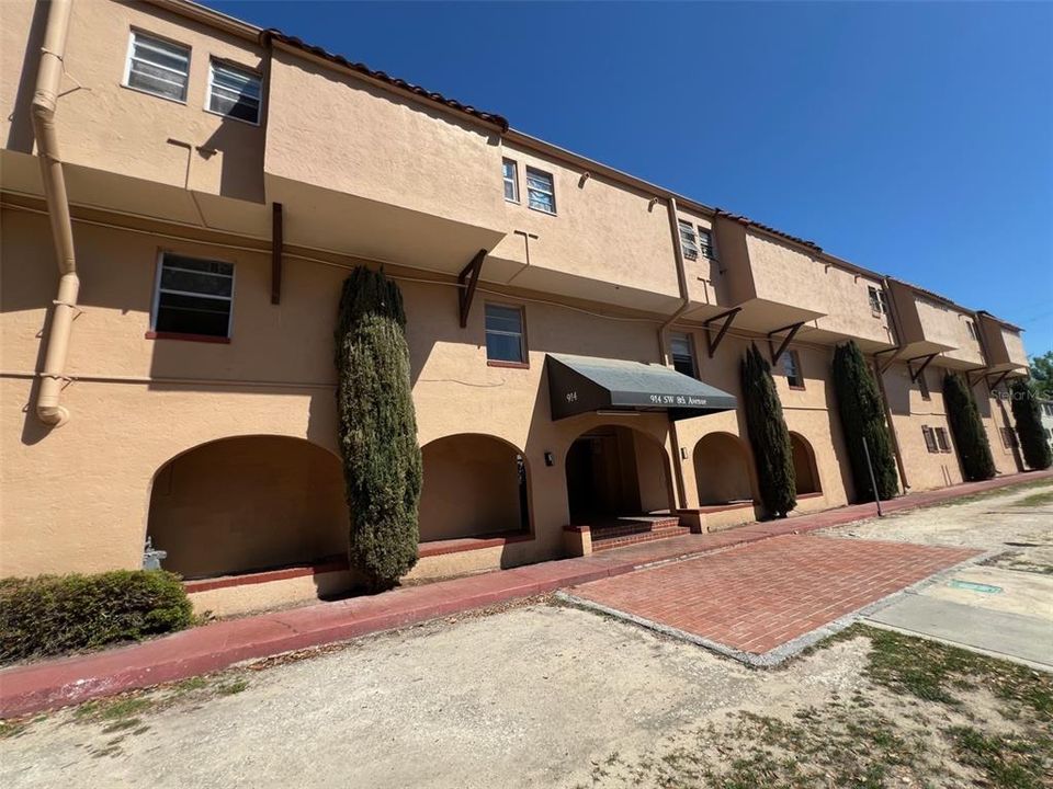 For Sale: $71,000 (4 beds, 1 baths, 972 Square Feet)