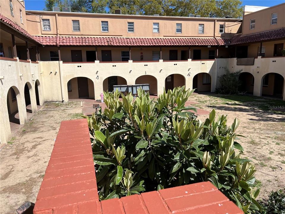 For Sale: $71,000 (4 beds, 1 baths, 972 Square Feet)