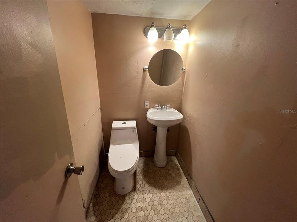 For Sale: $71,000 (4 beds, 1 baths, 972 Square Feet)