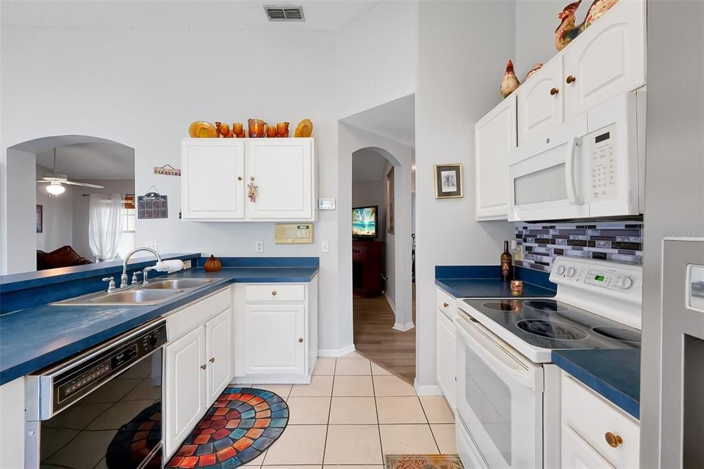 Activo con contrato: $429,975 (3 camas, 2 baños, 1582 Pies cuadrados)