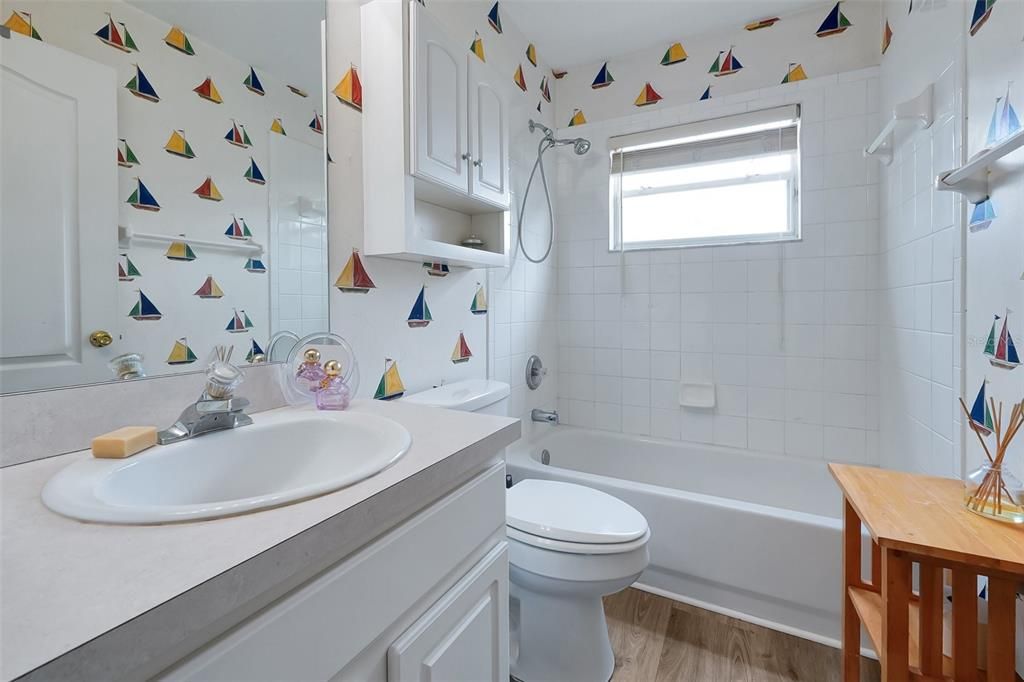 Activo con contrato: $429,975 (3 camas, 2 baños, 1582 Pies cuadrados)