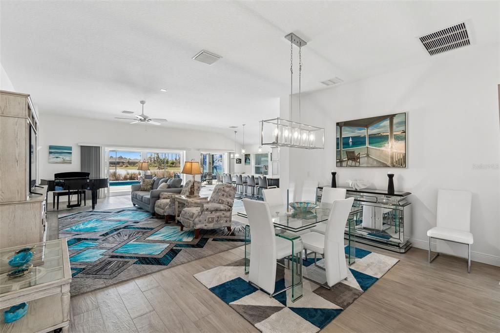 En Venta: $1,250,000 (4 camas, 2 baños, 2555 Pies cuadrados)