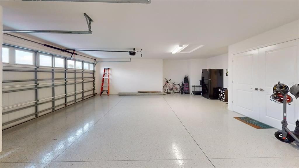 En Venta: $1,250,000 (4 camas, 2 baños, 2555 Pies cuadrados)