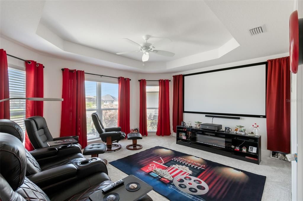 En Venta: $1,250,000 (4 camas, 2 baños, 2555 Pies cuadrados)
