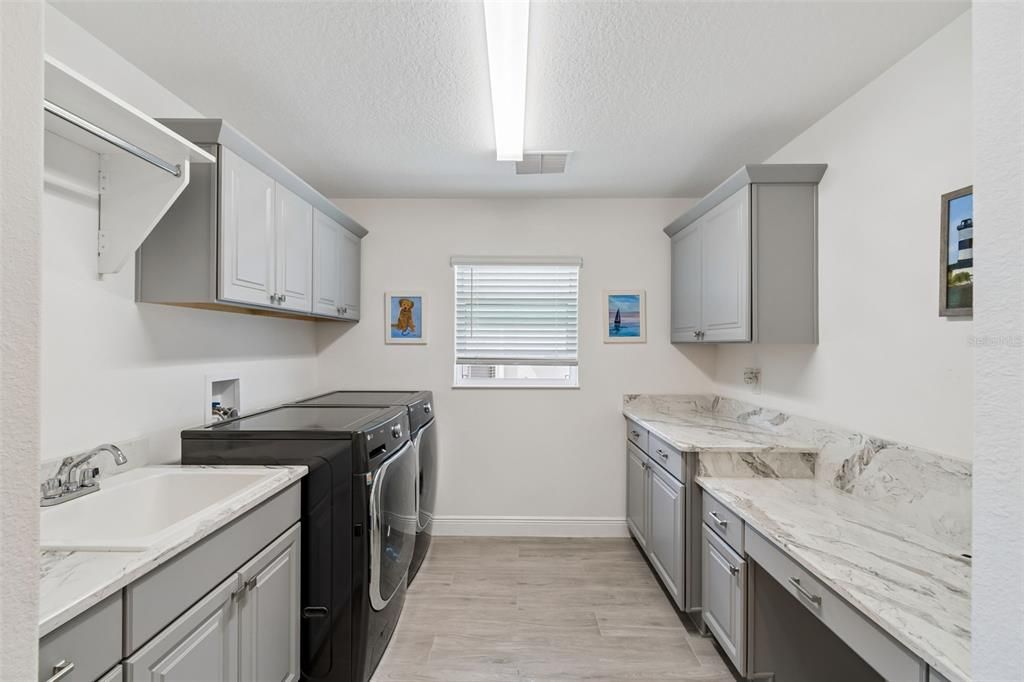 En Venta: $1,250,000 (4 camas, 2 baños, 2555 Pies cuadrados)