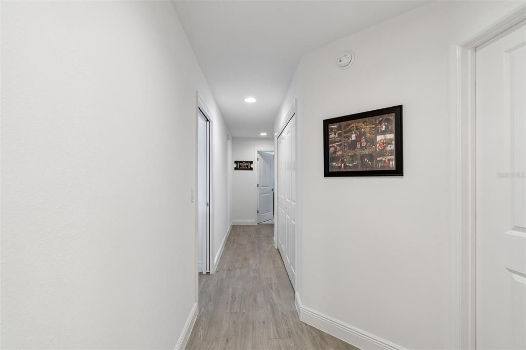 En Venta: $1,250,000 (4 camas, 2 baños, 2555 Pies cuadrados)