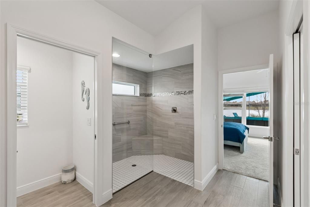 En Venta: $1,250,000 (4 camas, 2 baños, 2555 Pies cuadrados)