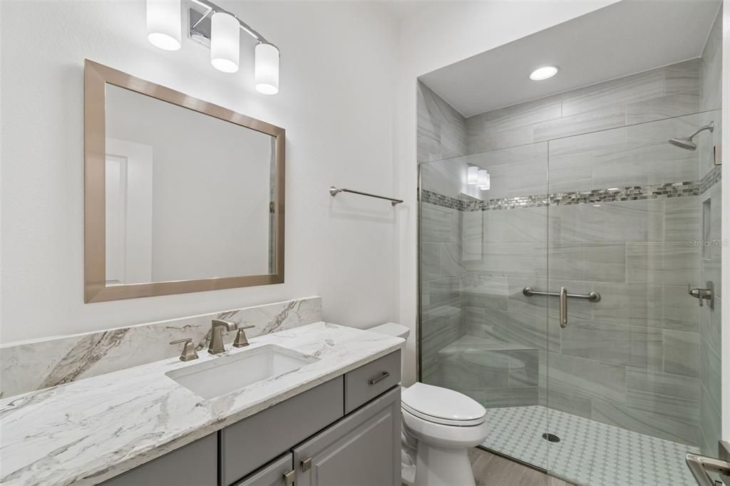 En Venta: $1,250,000 (4 camas, 2 baños, 2555 Pies cuadrados)