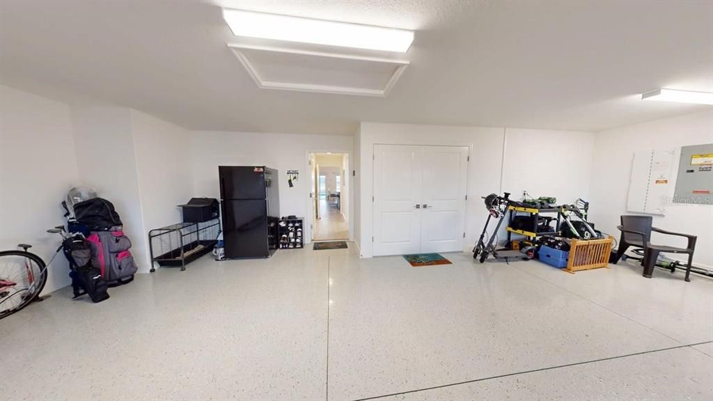 En Venta: $1,250,000 (4 camas, 2 baños, 2555 Pies cuadrados)