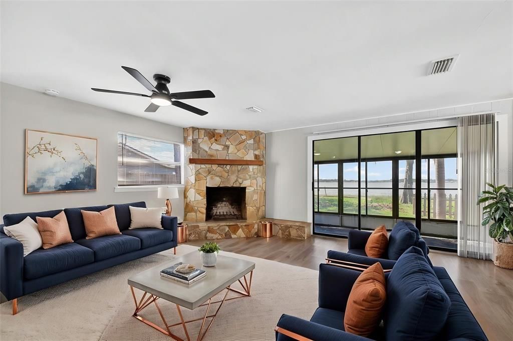 For Sale: $154,500 (2 beds, 1 baths, 960 Square Feet)