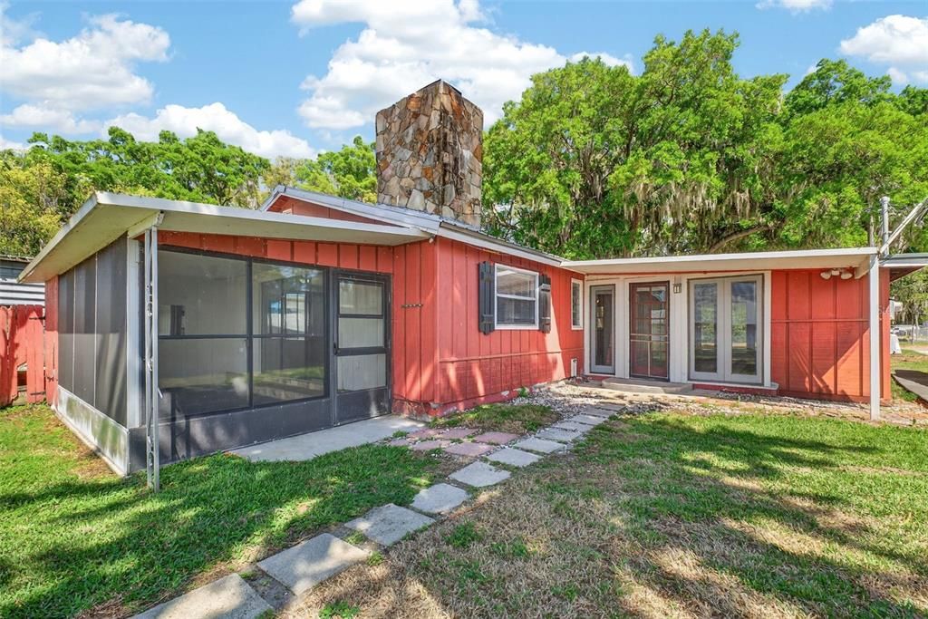 For Sale: $154,500 (2 beds, 1 baths, 960 Square Feet)