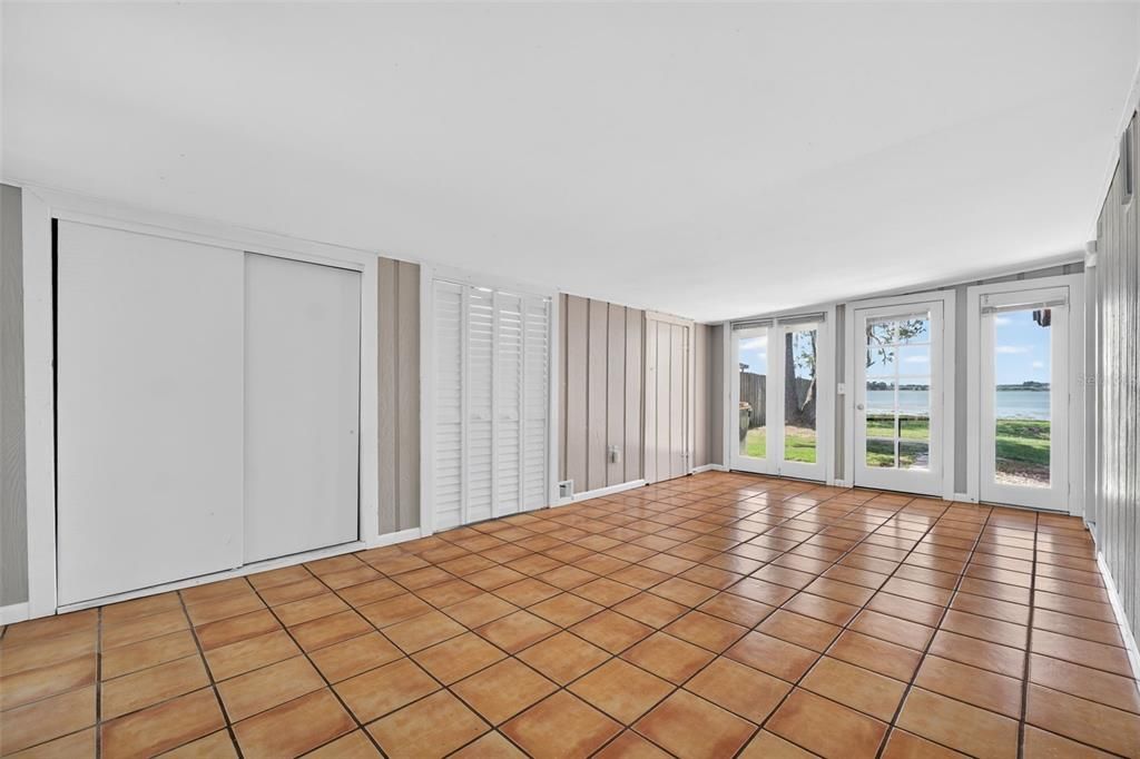 For Sale: $154,500 (2 beds, 1 baths, 960 Square Feet)