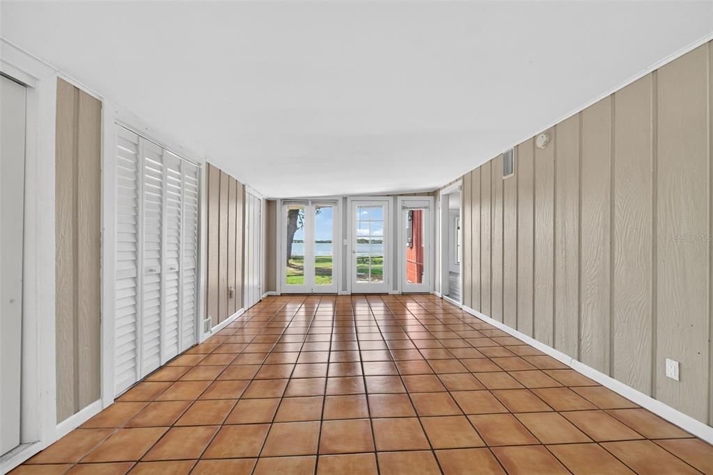 For Sale: $154,500 (2 beds, 1 baths, 960 Square Feet)