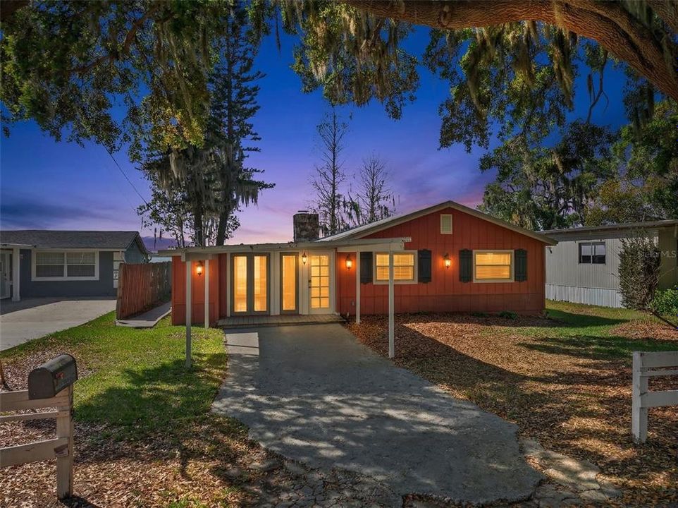 For Sale: $154,500 (2 beds, 1 baths, 960 Square Feet)