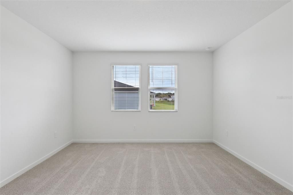 Activo con contrato: $409,990 (4 camas, 3 baños, 2193 Pies cuadrados)