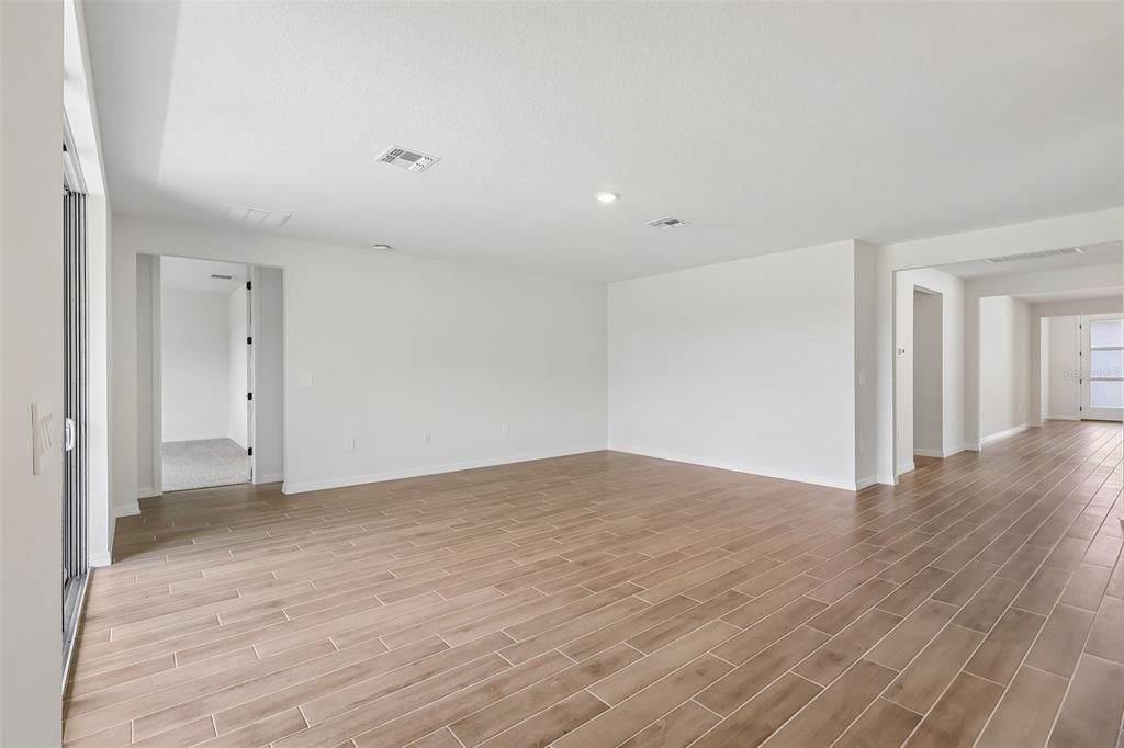 Active With Contract: $435,740 (4 beds, 3 baths, 2793 Square Feet)