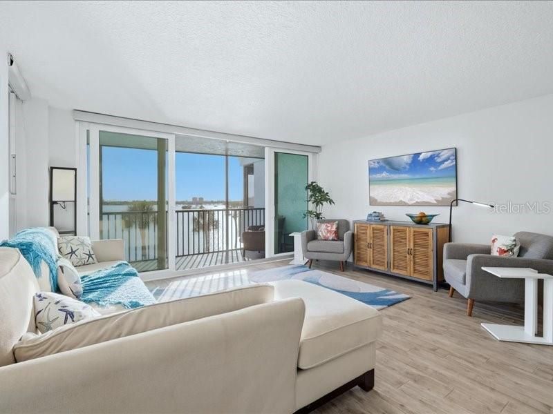 Activo con contrato: $549,000 (2 camas, 2 baños, 1085 Pies cuadrados)