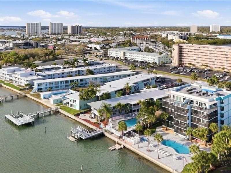Activo con contrato: $549,000 (2 camas, 2 baños, 1085 Pies cuadrados)