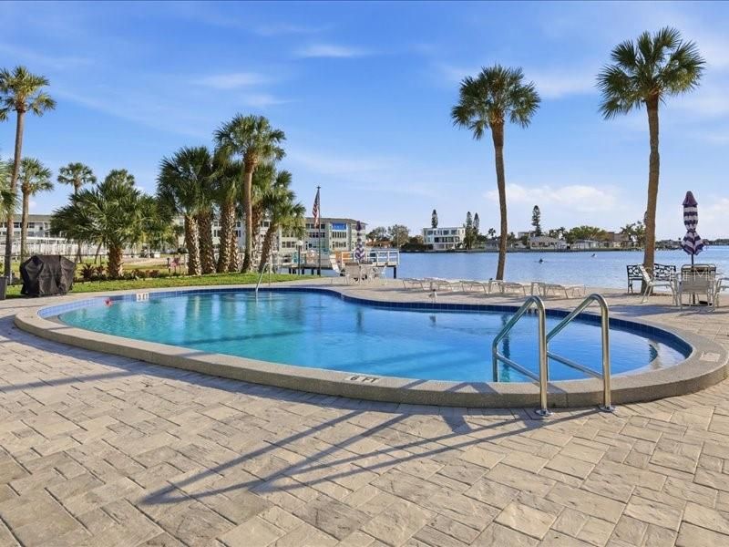 Activo con contrato: $549,000 (2 camas, 2 baños, 1085 Pies cuadrados)