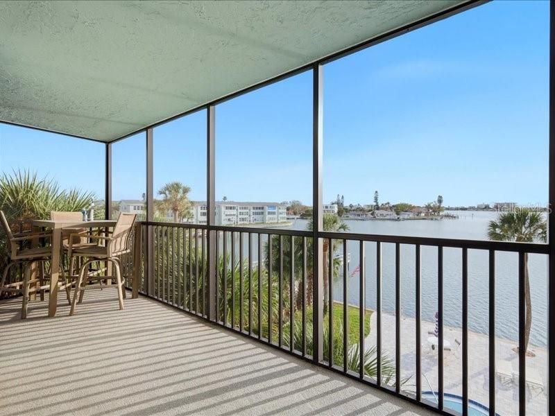 Activo con contrato: $549,000 (2 camas, 2 baños, 1085 Pies cuadrados)